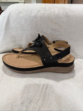 Comfort Floral Thong Sandals in Black and Tan Lightweight